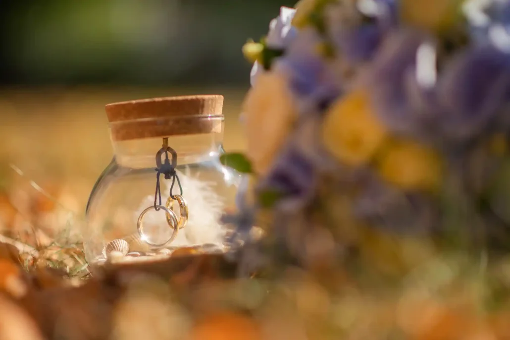 Detailfoto von Eheringen im Glas